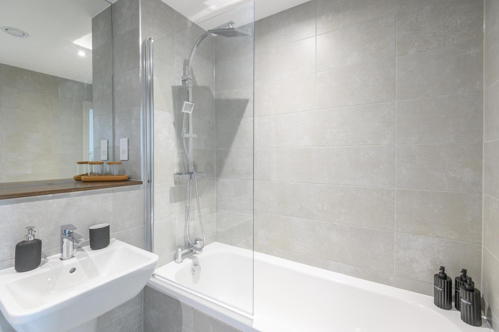 Superior 1 Bed Apartment By Leeds Train Staiton Exteriör bild